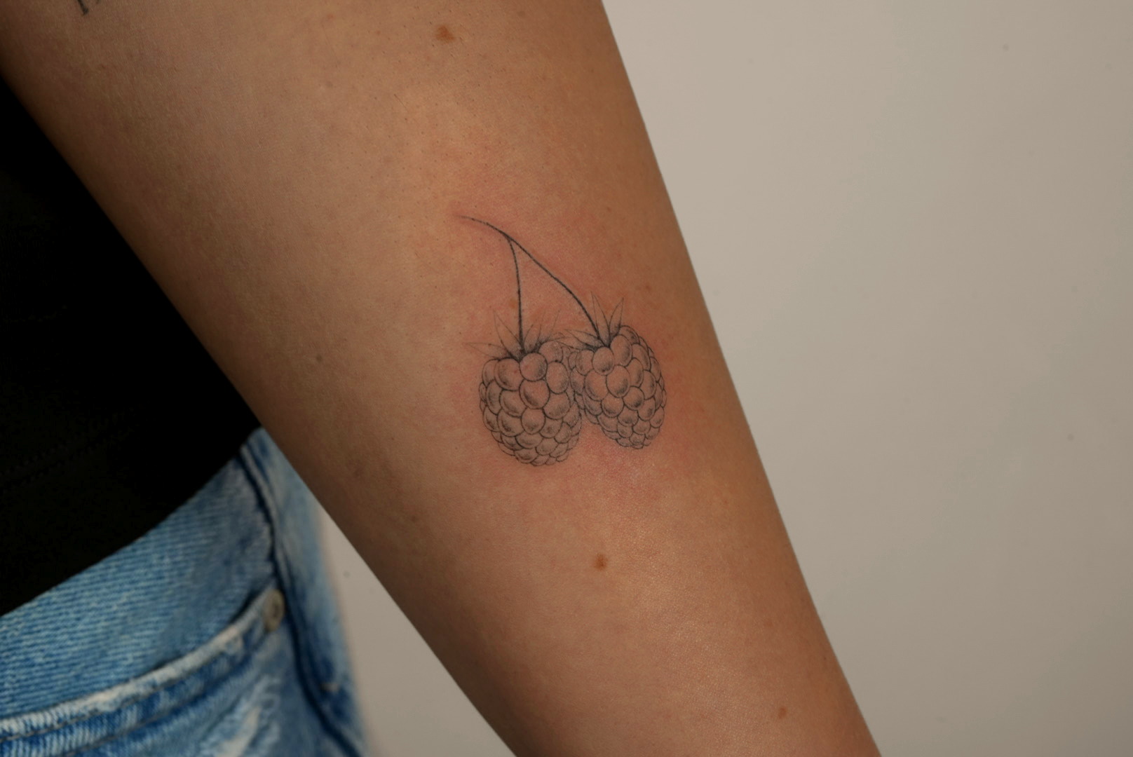 Fine-line tattoo by Studio KEJ